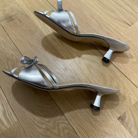 Stuart Weitzman Felicity 50 Bow-top Slide Sandals In Silver - Picture 4 of 4